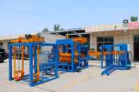 Ligne de production de briques en béton pour machines à blocs autobloquants et pavés 2026 QT4-18 avec composants essentiels PLC et boîte de vitesses
