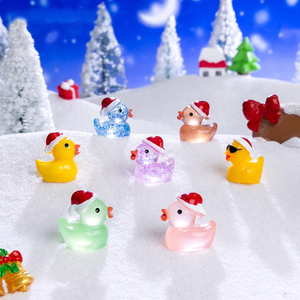 Mini-canards en plastique paysagers avec chapeaux de Noël, figurines décoratives, jouets, artisanat de Noël, décorations pour maison de poupée - Product Image 1