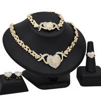 Ensemble de bijoux de mariée indienne de Dubaï : Ensemble 4 pièces en or 18 carats avec diamants en forme de cœur (collier, boucles d'oreilles, bague)