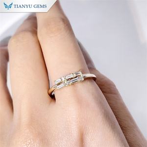 Tianyu Gems Nuevo diseño baguette Moissanite DEF VS1 14K Anillo de compromiso de oro amarillo para mujeres Uso diario - Product Image 3