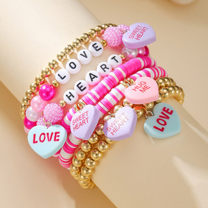 สร้อยข้อมือรูปหัวใจวันวาเลนไทน์สำหรับผู้หญิง เครื่องประดับลูกปัดแบบซ้อนกันได้ พร้อมจี้ XOXO Hug Me สีแดง ชมพู และสีทอง - Product Image 2