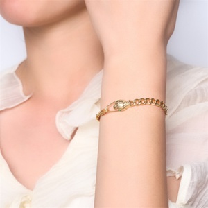 Pulsera de Cadena Cubana de Acero Inoxidable Chapada en Oro de 18k con Cabeza de Serpiente y Cristal de Piedra Verde Esmeralda al por Mayor - Product Image 3