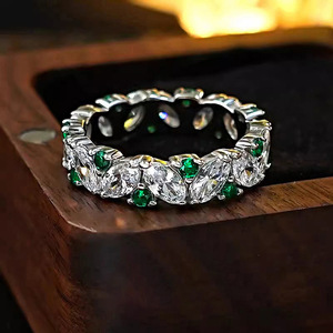 Anello con Gemma Verde Ovale Rotonda per Donne, Elegante Gioiello da Dito alla Moda - Product Image 4
