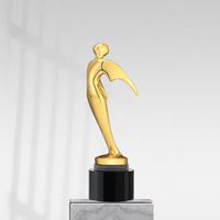 Trophée personnalisé en métal (or, argent, cuivre) et résine, plaqué or, avec base en verre noir et cristal, pour la vente en gros