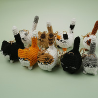 Mini porte-clés chaton, pendentif chat fleur crocheté à la main, breloque mignonne pour sac, idéal pour sacs à dos, sacs à main et portefeuilles.