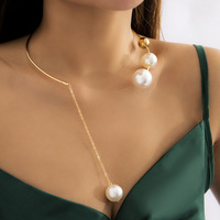 Collier Sautoir Simple et Tendance avec Pendentif Cercle Ouvert en Perle Blanche, Bijou Statement en Acier Inoxydable Plaqué Or, Idéal Cadeau
