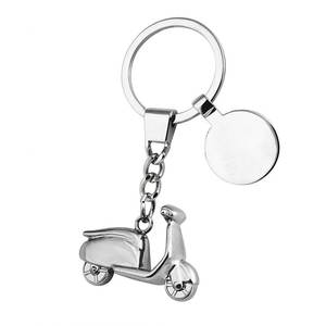 Porte-clés Lambretta en argent, pendentif scooter, porte-clés en métal, accessoire de moto - Product Image 1