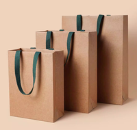 Sac cadeau en papier kraft épaissi écologique en gros avec poignées renforcées en sangle de coton, sac de shopping personnalisable pour marque, en vrac