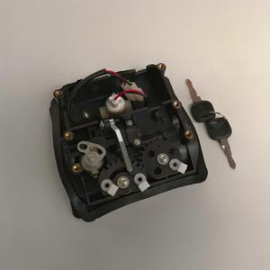กุญแจล็อคประตูห้องโดยสาร 181 พร้อมไฟ 55v01-08310 ราคาโรงงาน อะไหล่ตัวถังรถบัส - Product Image 5