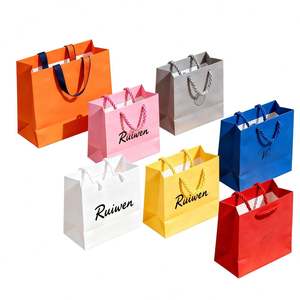 Sac à main en carton coloré de luxe avec logo personnalisé, emballage cadeau pour vêtements, sac en papier coloré - Product Image 6