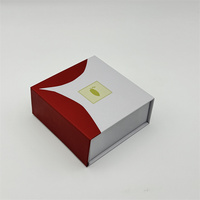 Carton avec logo personnalisé, boîte d'emballage de chocolat pour bonbon sucré faite à la main, boîte cadeau magnétique avec gaufrage d'estampage de feuille d'or