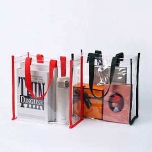 กระเป๋าหิ้วพีวีซีแบบกำหนดเอง - ถุงช้อปปิ้งพลาสติกใสพร้อมหูหิ้วเย็บอย่างทนทานสำหรับของขวัญส่งเสริมการขาย - Product Image 2