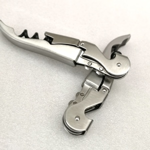 Sacacorchos de 2 Pasos de Diseño Plano Moderno de Acero Inoxidable con Logotipo Personalizado, Marca <span class=keywords><strong>HAPPYWAY</strong></span>, Alta Calidad, Duradero e Innovador - Product Image 5