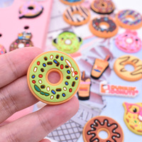 Breloques personnalisées pour sabots de filles, ensemble de pin's en PVC imperméables mignons et tendance en forme de donut et de dessert, décorations pour sandales, coffret cadeau