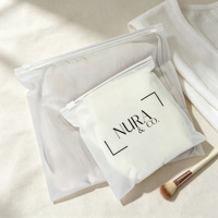 Sacs en plastique personnalisés avec fermeture éclair coulissante, pochettes zippées mates avec logo et informations sociales pour l'emballage de vêtements et de sous-vêtements