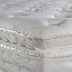 Lit superposé à ressorts Bonnell, composé de 3 matelas superposés avec un matelas de camping California King et un cadre en carton. - Product Image 1