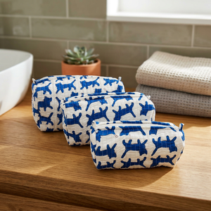 Juego de Bolsas Cosméticas de Algodón Acolchado con Estampado Artesanal Indio, Estampado de Perros Azul y Blanco, Bolsa de Maquillaje al por Mayor - Product Image 1