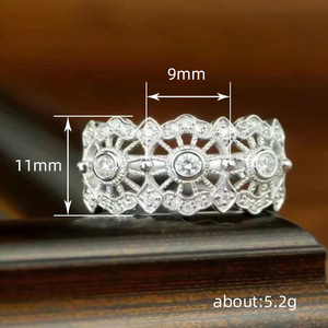 Anello Vintage con Motivo Traforato per Donne, Elegante Gioiello di Design per Dito Indice - Product Image 4