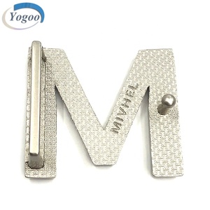 <span class=keywords><strong>Boucle</strong></span> de <span class=keywords><strong>ceinture</strong></span> gravée avec logo en or mat et argent mat pour hommes et femmes - Product Image 6
