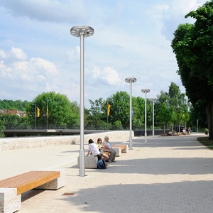 Lámpara Solar LED de Jardín de 240W con 12 Cabezales, Tipo UFO Redondo, Clasificación IP67, Cuerpo de Aluminio con Fuente de Alimentación para Uso en Exteriores - Product Image 1