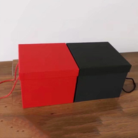 Vente en gros Boîte cadeau à fleurs portable en papier durable spécial carré classique de couleur unie facile à empiler