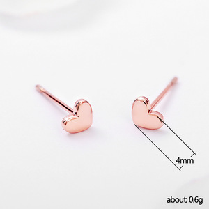 Mini Orecchini a Cuore Lisci per Donne, Accessori Dolci e Minimalisti per Uso Quotidiano - Product Image 5
