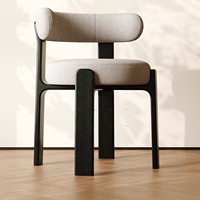 Chaise de salle à manger en bois de frêne de style nordique avec revêtement en cuir PU épaissi, design de dossier antique minimaliste italien pour la maison et les petits hôtels