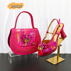 Set di <span class=keywords><strong>Scarpe</strong></span> e Borsa da Sposa in PU di Lusso <span class=keywords><strong>con</strong></span> Strass, Chiusura Slip-On, Resistenti all'Usura, per Donne, Matrimoni e Feste Serali - Product Image 1