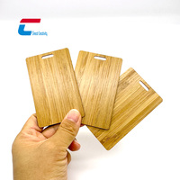 Étiquettes à bagages RFID en bois de bambou avec logo personnalisé d'usine étiquette de bagage en bois NFC de voyage cadeau