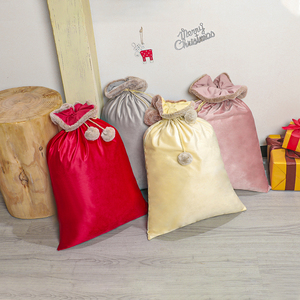 Sacchi Regalo di Natale in Poliestere Grandi e Resistenti con Polsini in Pelliccia e Pompon, Riutilizzabili per la Famiglia - Vendita all'Ingrosso - Product Image 3