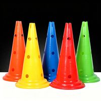 Marqueurs d'entraînement de football, Cadres de barrières, Cônes de signalisation, Cônes de type cornet de glace épaissis, Ballons de basketball perforés, Barils multi-cônes