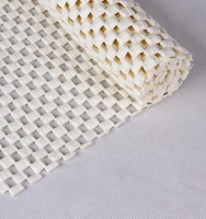OEM-Fabrik PVC-beschichtetes Netzgewebe, gepolstertes, rutschfestes, haustierfreundliches quadratisches Unterlage-Pad für Teppiche und dicke Teppichböden