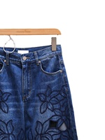 Nouveauté d'été haut de gamme pour femmes, jean en denim élégant brodé de fleurs et ajouré, design de créateur