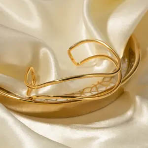 Gelang lapis emas 18K wanita, perhiasan garis baja tahan karat lapis emas minimalis lapisan ganda