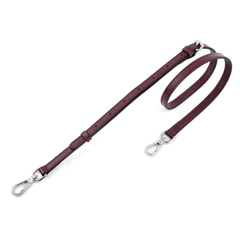 เอิร์ธสีแดงพร้อมตะขอเกี่ยวเงิน