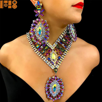 Ensemble collier ras-du-cou et boucles d'oreilles perlés et ornés de strass faits main, extensibles, pour costumes de carnaval