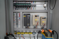 Máquina de Grabado CNC Industrial con Cabezal de Sierra Pivotante Horizontal, Admite Corte Multi-Eje, Grabado de Precisión en Madera/Metal