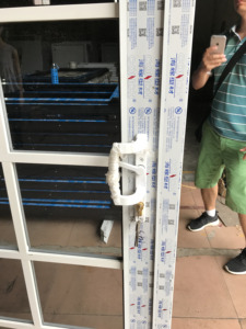 Porte coulissante en PVC de style français à double vitrage avec design grillagé, porte UPVC pour la maison - Product Image 5