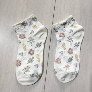 Lot mixte de surplus de vêtements : Chaussettes décontractées pour femmes, style <span class=keywords><strong>japonais</strong></span>, à <span class=keywords><strong>motif</strong></span> floral, à volants délicats, montantes à la cheville, à prix bas pour la revente - Product Image 3
