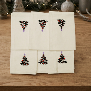 Ensemble de 6 serviettes en coton biologique brodées avec un arbre de Noël, style moderne fait main, réutilisables, lavables en machine, décoration de table - Product Image 1