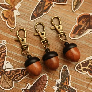 Nouveau porte-clés en bois Acorn Canister Acorn Keychain automne gland médaillon porte-clés en bois