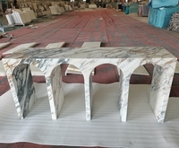 Grande Console italienne en marbre Arabescato, Design personnalisé en forme d'arc, Table d'entrée pour la décoration de la maison, Table de Console de luxe en marbre