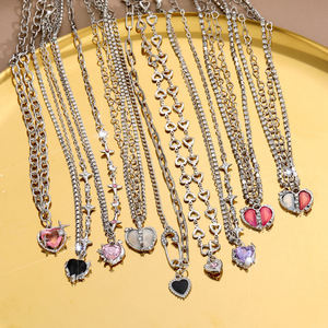 Collar Corazón Rosa Galaxia para Mujer, Lujo Ligero, Diseño Exclusivo, Incrustaciones de Cristal de Alta Gama - Cadena de Aleación con Cuentas Elegante - Product Image 3