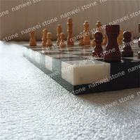 Jeu d'échecs carré en marbre de luxe Nanwei avec un design moderne et écologique, échiquier et plateau de jeu en pierre naturelle pour la décoration de la maison