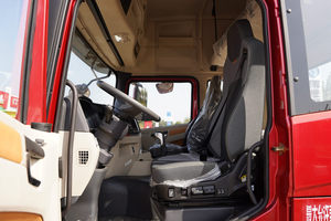 Shacman X5000 6*4 Tractor Truck 500hp Weigai Engine Euro 3 Logistics Transport for Sale Fuel Efficient After Sales Support - Product Image 6