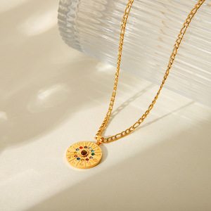 Pendentif Douze Constellations 2026 en Acier Inoxydable Plaqué Or 18K avec Zircon Coloré Rond et Chaîne Figaro - Product Image 5