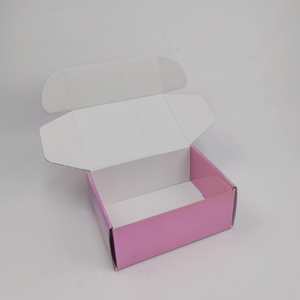 Boîte personnalisée avec logo laser rose avec <span class=keywords><strong>intérieur</strong></span> blanc en relief et emballage d'expédition laminé mat pour chaussettes de magasin de tissu - Product Image 6