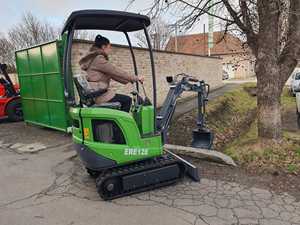 Mini-excavatrice électrique de 1,1 tonne ERE12E, compacte, hydraulique, sur chenilles, pour l'agriculture, le jardinage et la construction - Product Image 2