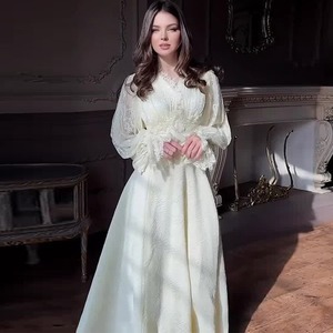 Nuovo Abito Lungo Estivo 2026 da Donna con Scollo a V, Maniche a Sbuffo in Pizzo, Stile Francese Chic, Elegante, Vita Alta, Bianco, da Festa - Product Image 1