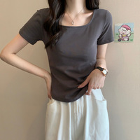 T-shirt d'été pour femme, style de créateur, style Pure Desire, col en U, manches courtes, coupe classique aux épaules, coupe courte asymétrique, hauts doux et audacieux